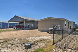 Exterior - 3 Mi to Beach: Home w/ Deck in Port O'Connor! (Port O'Connor)
