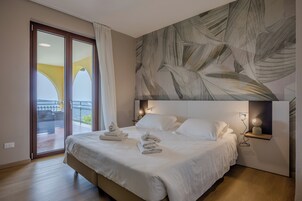 Apartamento panorámico, vistas al lago | Cunas gratuitas, wifi, ropa de cama