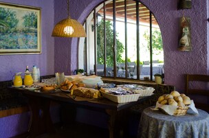 Desayuno buffet todos los días (con cargo)