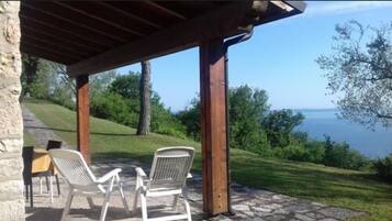 Casa de campo, vista para o lago | Vista do quarto