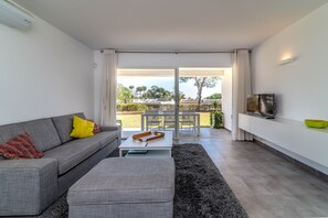 TV - 2-Bed Apartment in Miraflores with Pool, Terrace, Garden & Wi-Fi (Mijas)