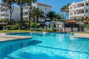 Pool - 2-Bed Apartment in Miraflores with Pool, Terrace, Garden & Wi-Fi (Mijas)