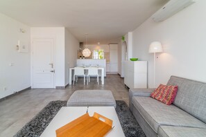 TV - 2-Bed Apartment in Miraflores with Pool, Terrace, Garden & Wi-Fi (Mijas)