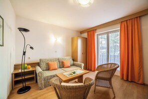 Fernseher, Tischtennisplatte