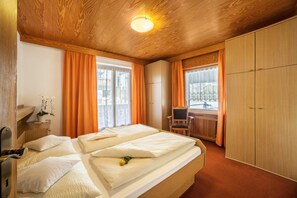 1 bedroom, free WiFi, bed sheets