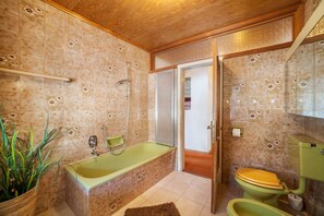 Bathtub, hair dryer, towels