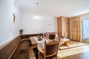 Dining - Apartment 'Residence Pichler 2' with Mountain View, Balcony & Wi-Fi (San Leonardo In Passiria)