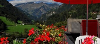 Appartamento 'Residence Pichler 4' con vista sulle montagne, balcone e Wi-Fi