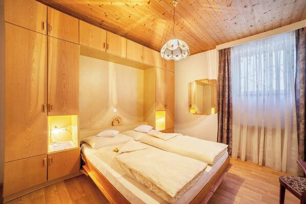 2 bedrooms, free WiFi, bed sheets