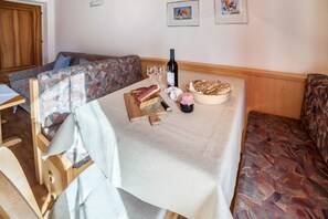 Dining - Apartment 'Residence Pichler 5' with Mountain View, Balcony & Wi-Fi (San Leonardo In Passiria)