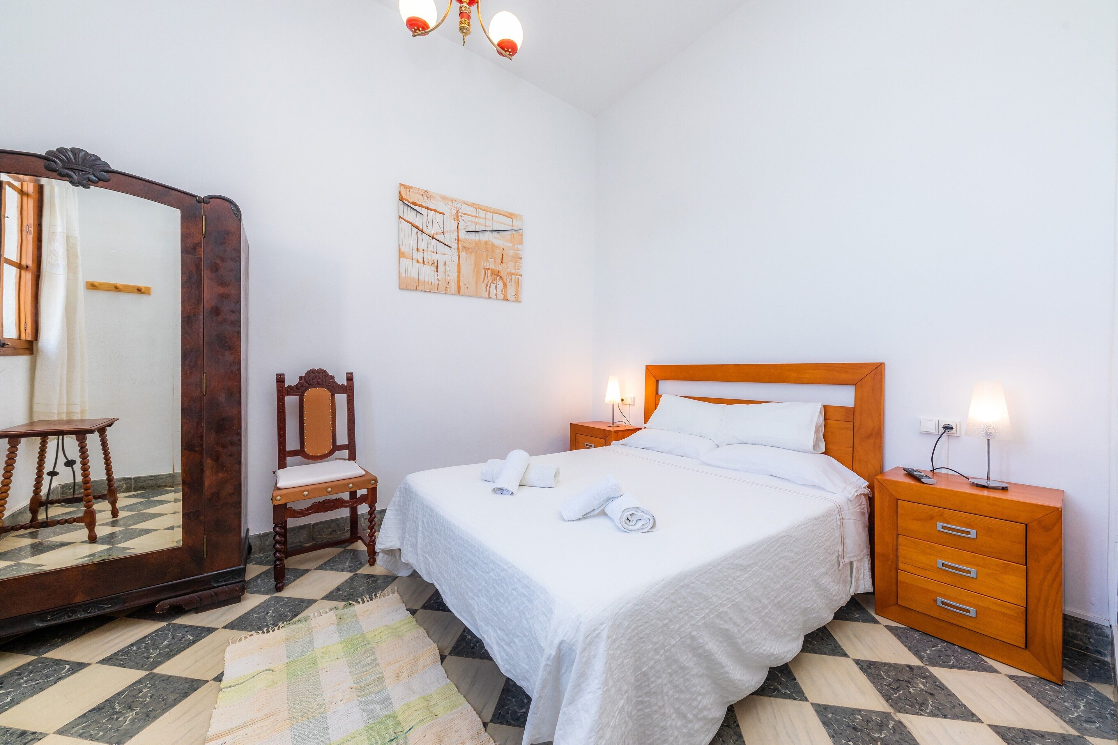 2 室のベッドルーム、アイロン / アイロン台、WiFi (無料)、ベッドシーツ