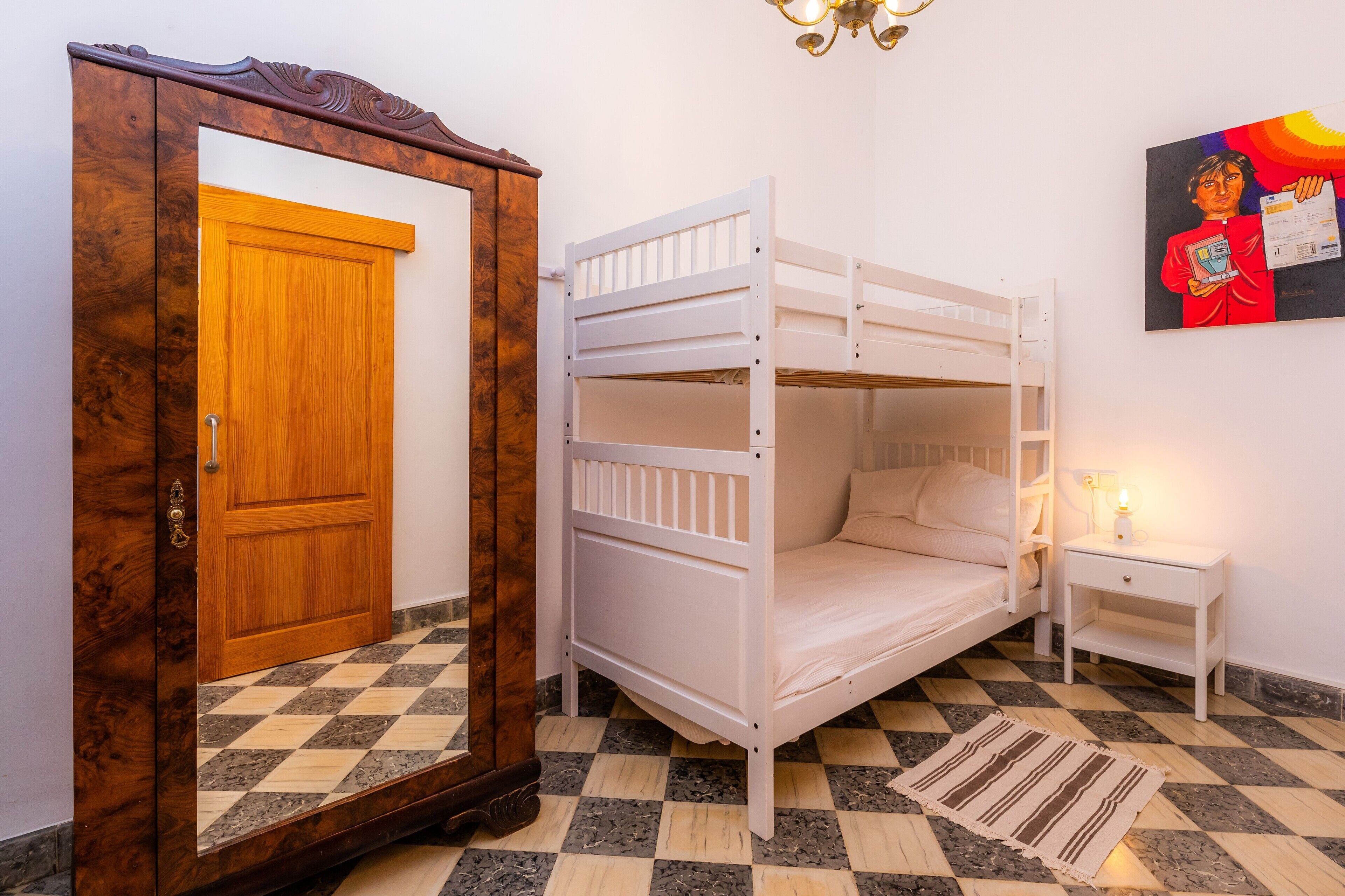 2 slaapkamers, een strijkplank/strijkijzer, gratis wifi, beddengoed