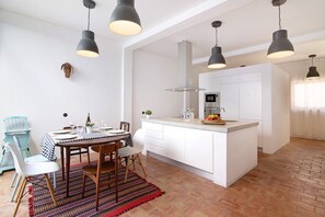 Dining - Villa Casa Loulé with Balcony, Terrace & Wi-Fi (Loulé)