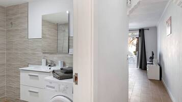 Shower, hair dryer, towels