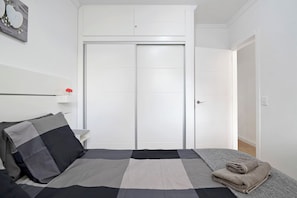 1 chambre, fer et planche Ă repasser, Wi-Fi gratuit, draps fournis
