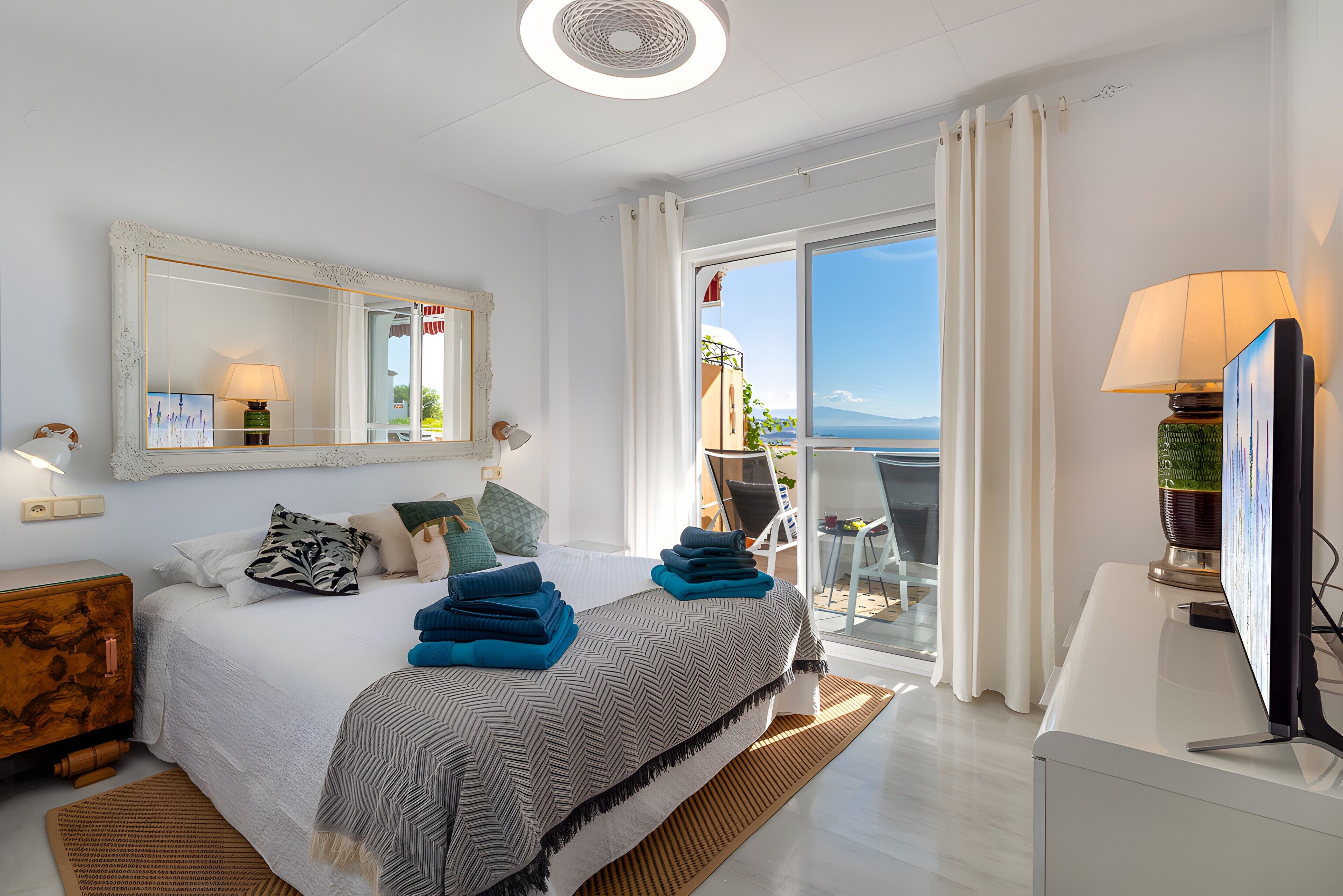 2 chambres, fer et planche à repasser, Wi-Fi gratuit, draps fournis