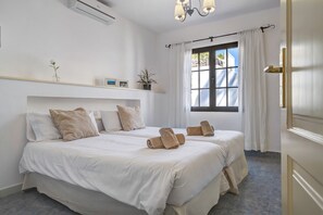 3 bedrooms, iron/ironing board, free WiFi, bed sheets