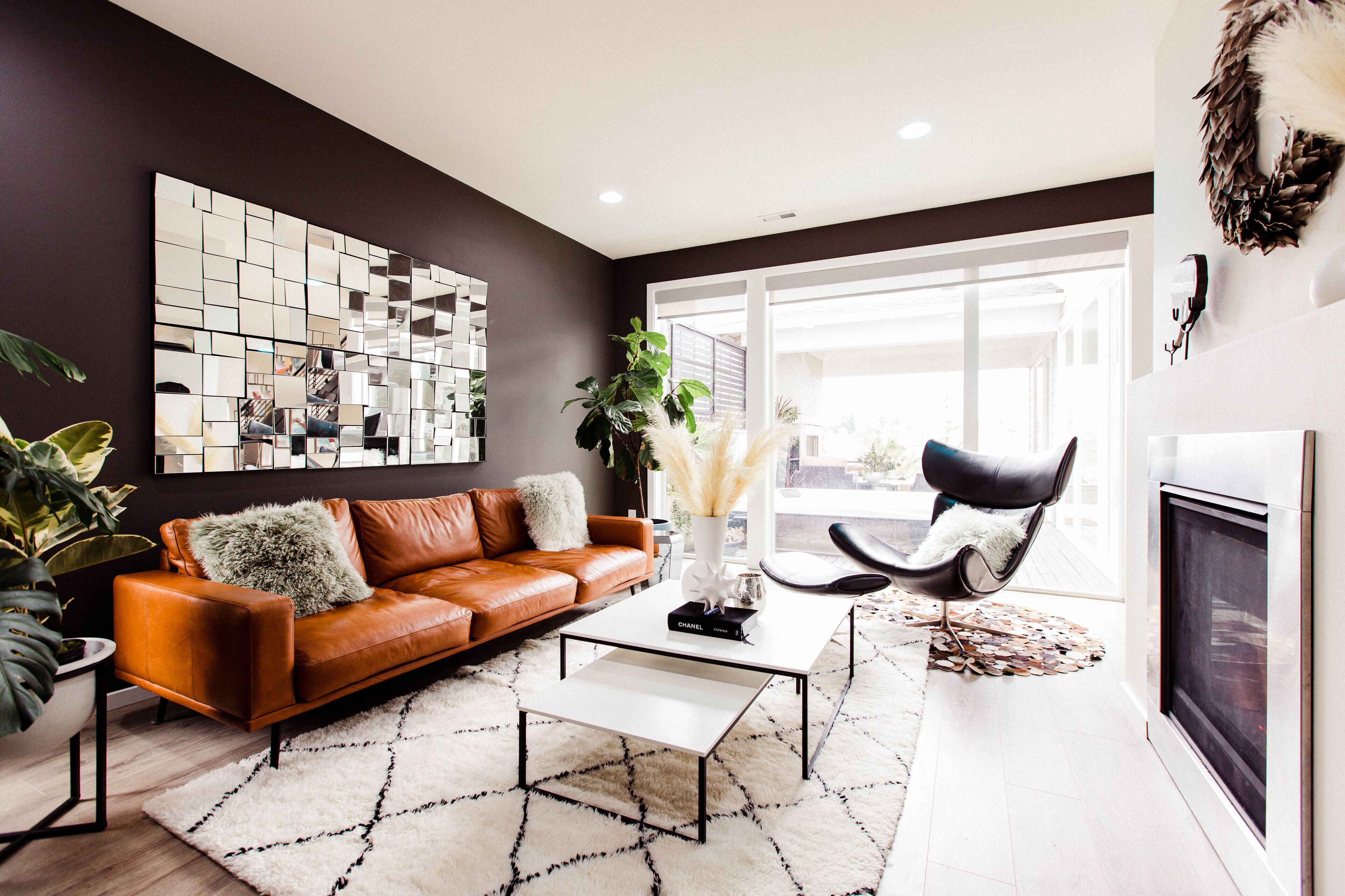 Modern Designer Home with Hot Tub, Deck, WIFI, Grill & Garden Views