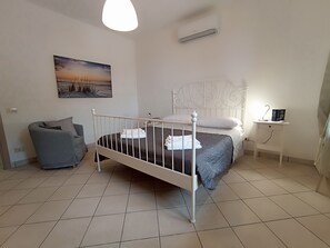 Panoramic Apartment, 1 Bedroom, Sea View | 1 bedroom, in-room safe, iron/ironing board, free WiFi - Il corbezzolo Tropea residence (Ricadi)