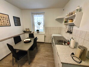 Køleskab, mikrobølgeovn, ovn