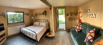The Fox Den - Woodland Container Accommodation