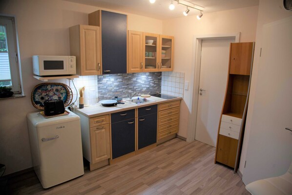 Fridge, microwave, coffee/tea maker, electric kettle