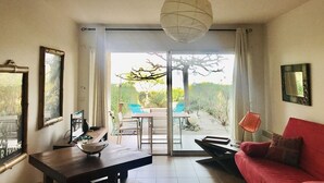 Living area - Beachfront Apartment with Terrace & Wi-Fi in Lumio, 4 Guests (Lumio)