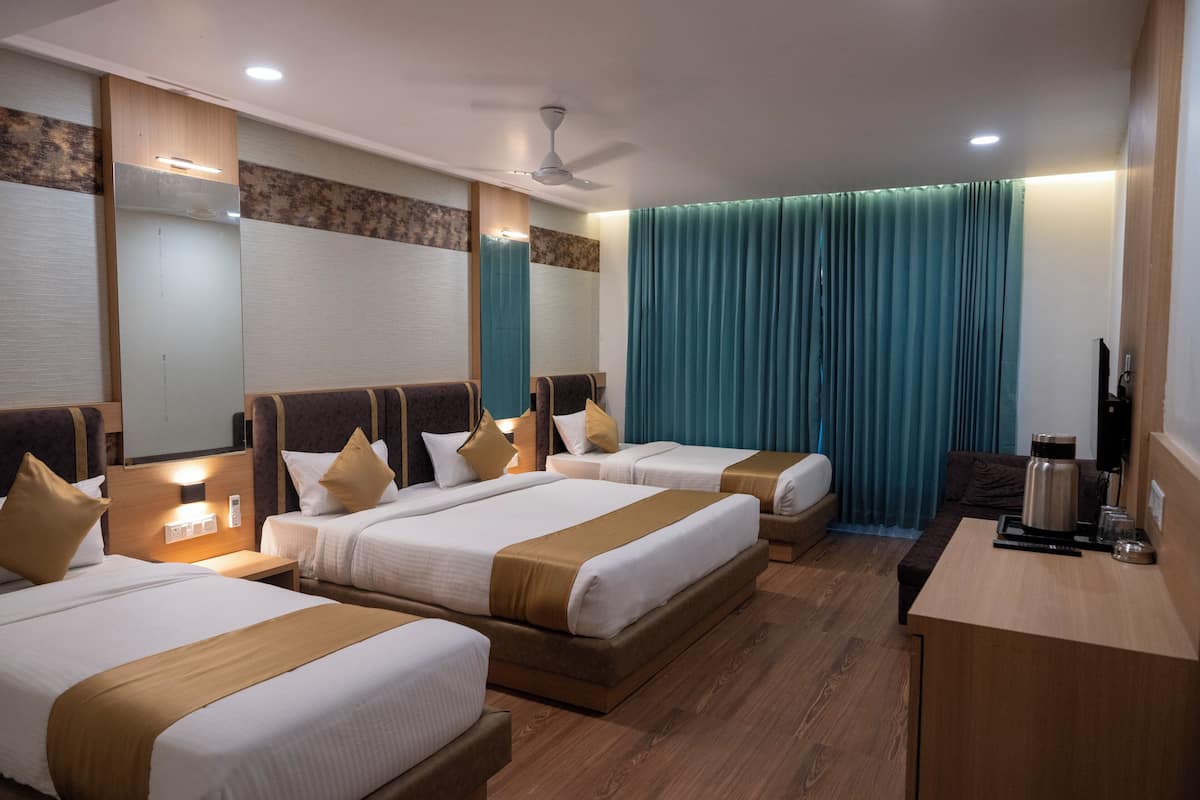 ASTORIA ROYAL FAMILY ORCHID VIEW | Premium bedding, free WiFi, bed sheets