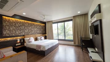 ASTORIA PREMIUM ORCHID VIEW WITH BALCON | Premium bedding, free WiFi, bed sheets