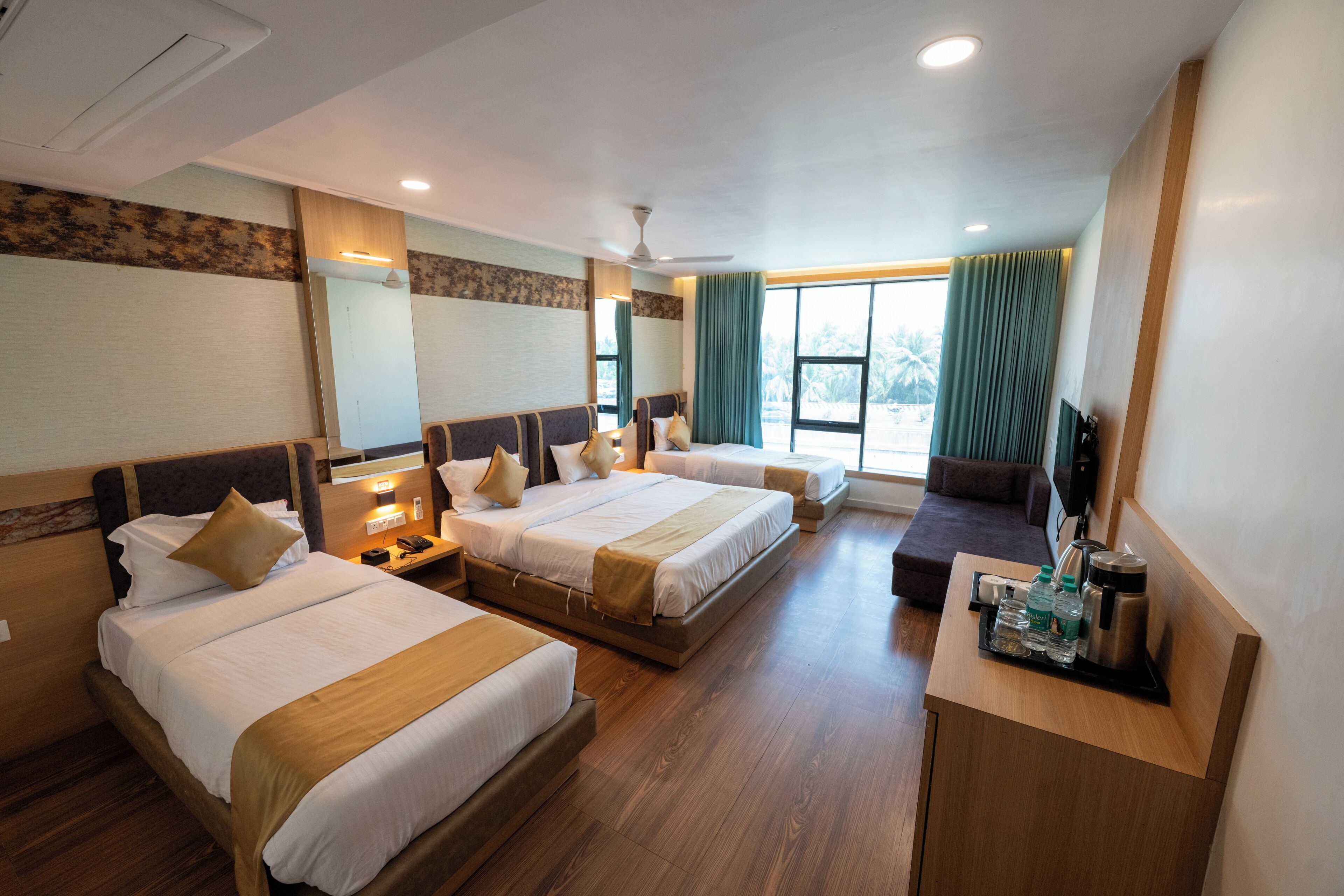 ASTORIA ROYAL FAMILY ORCHID VIEW | Premium bedding, free WiFi, bed sheets