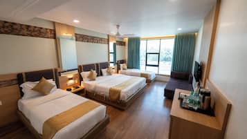 ASTORIA ROYAL FAMILY ORCHID VIEW | Premium bedding, free WiFi, bed sheets