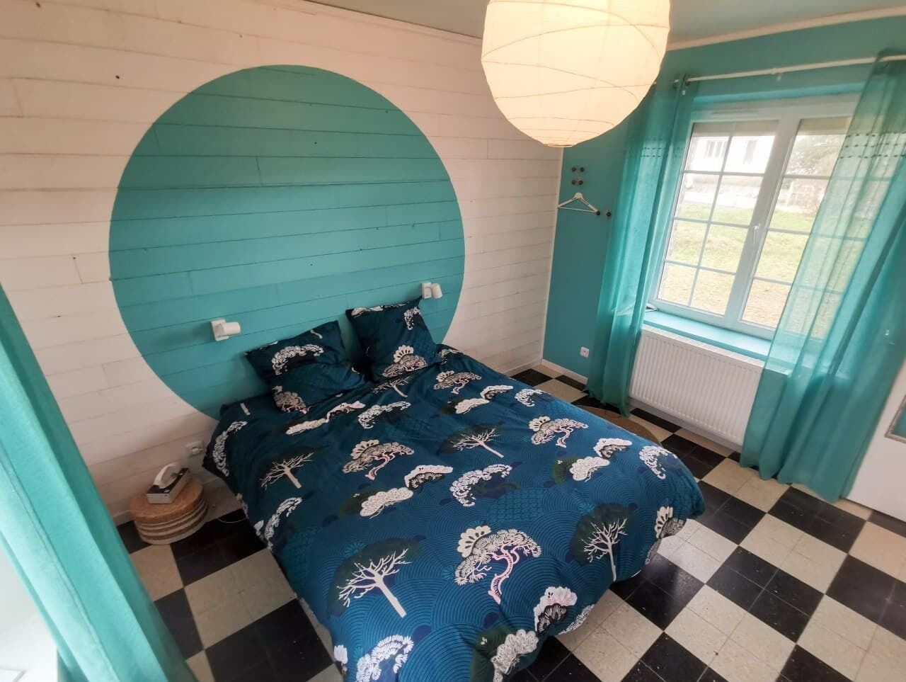 The surfer's blue house facing the sea 6 people