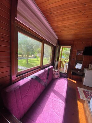 Sábanas de algodón egipcio, ropa de cama de alta calidad y minibar 