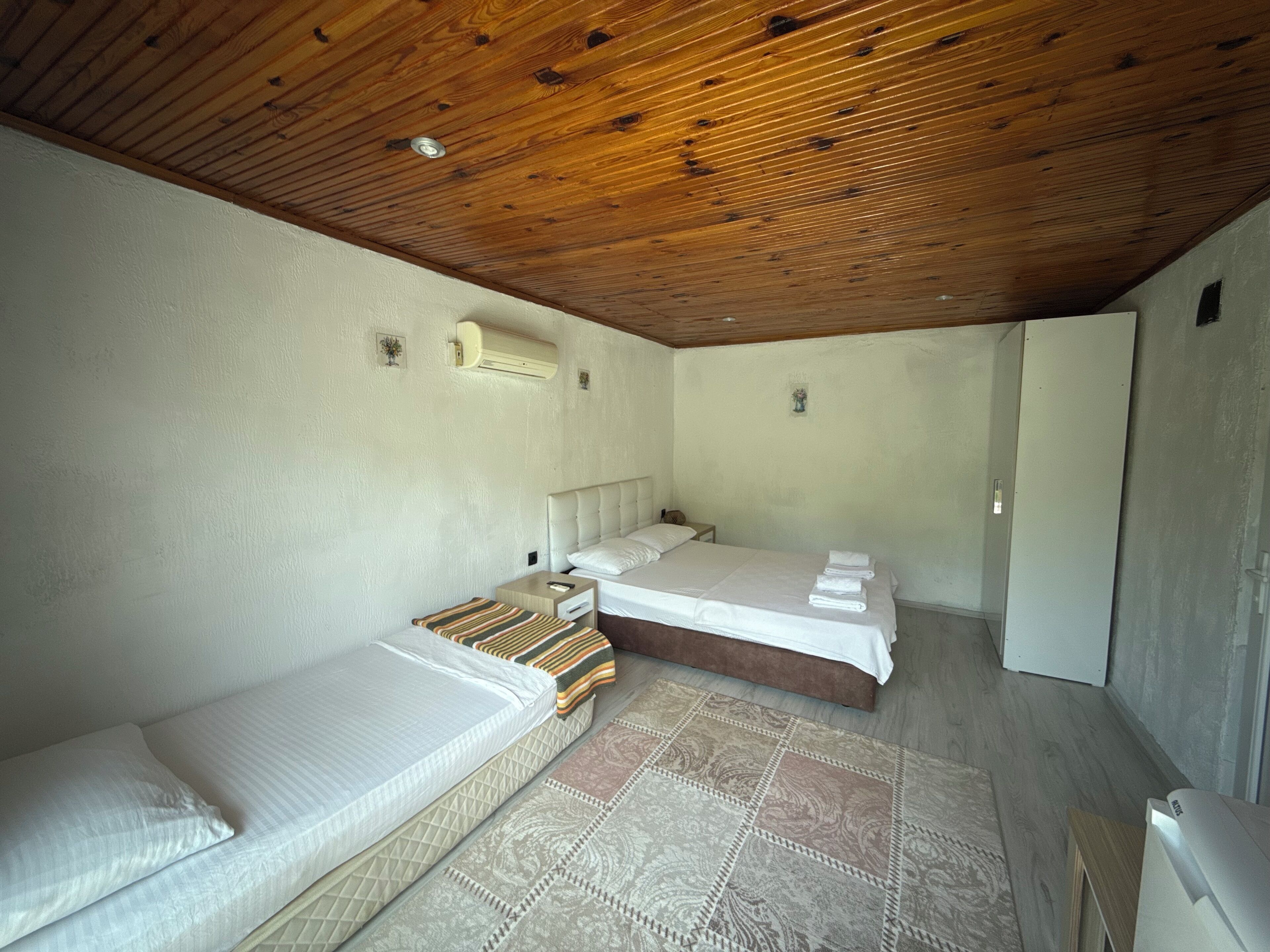 Sábanas de algodón egipcio, ropa de cama de alta calidad y minibar 