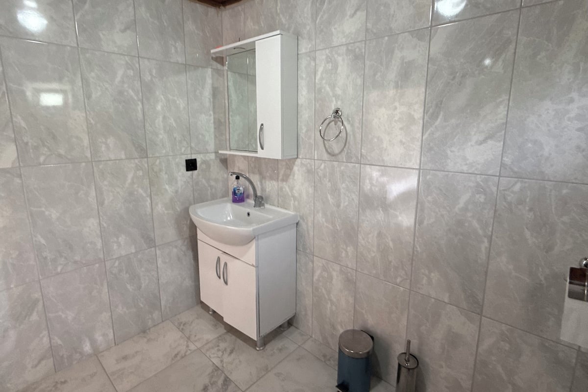 Ducha, secador de pelo, batas, toallas