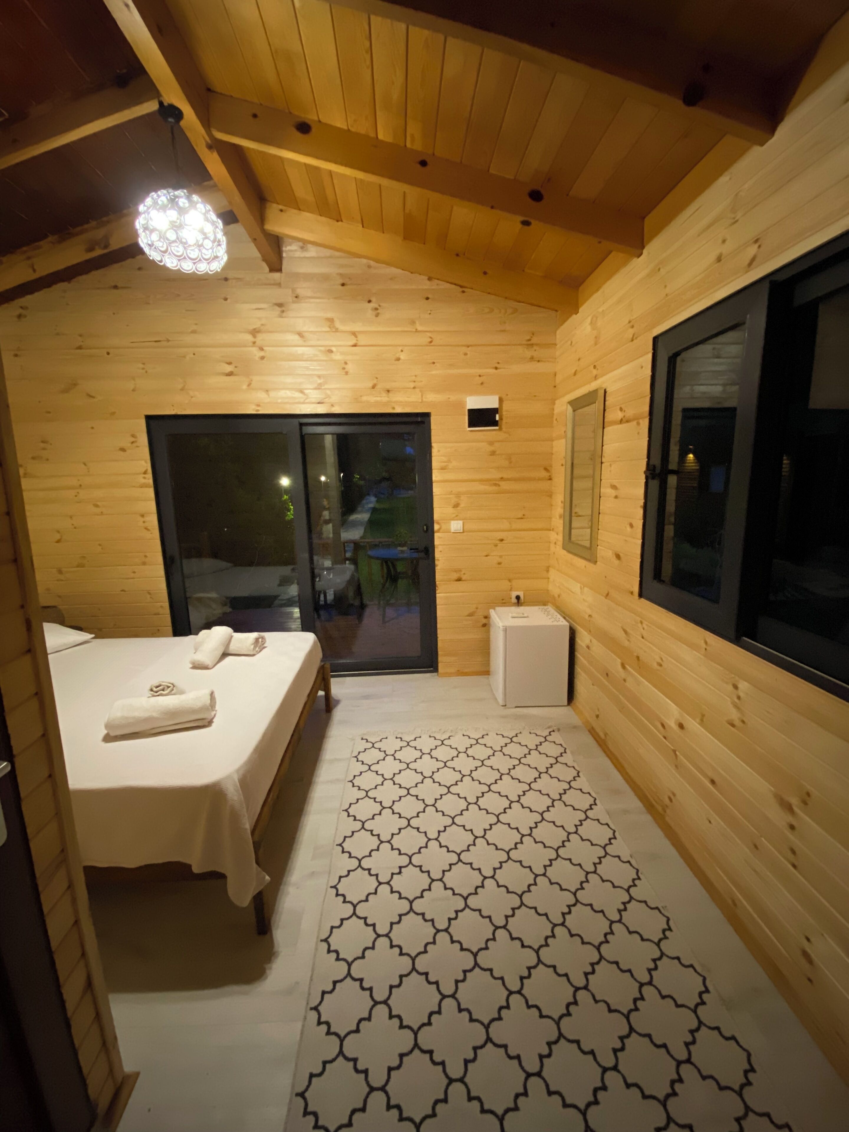 Sábanas de algodón egipcio, ropa de cama de alta calidad y minibar 