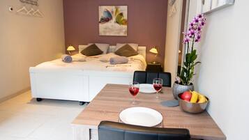 1 bedroom, iron/ironing board, travel crib, WiFi