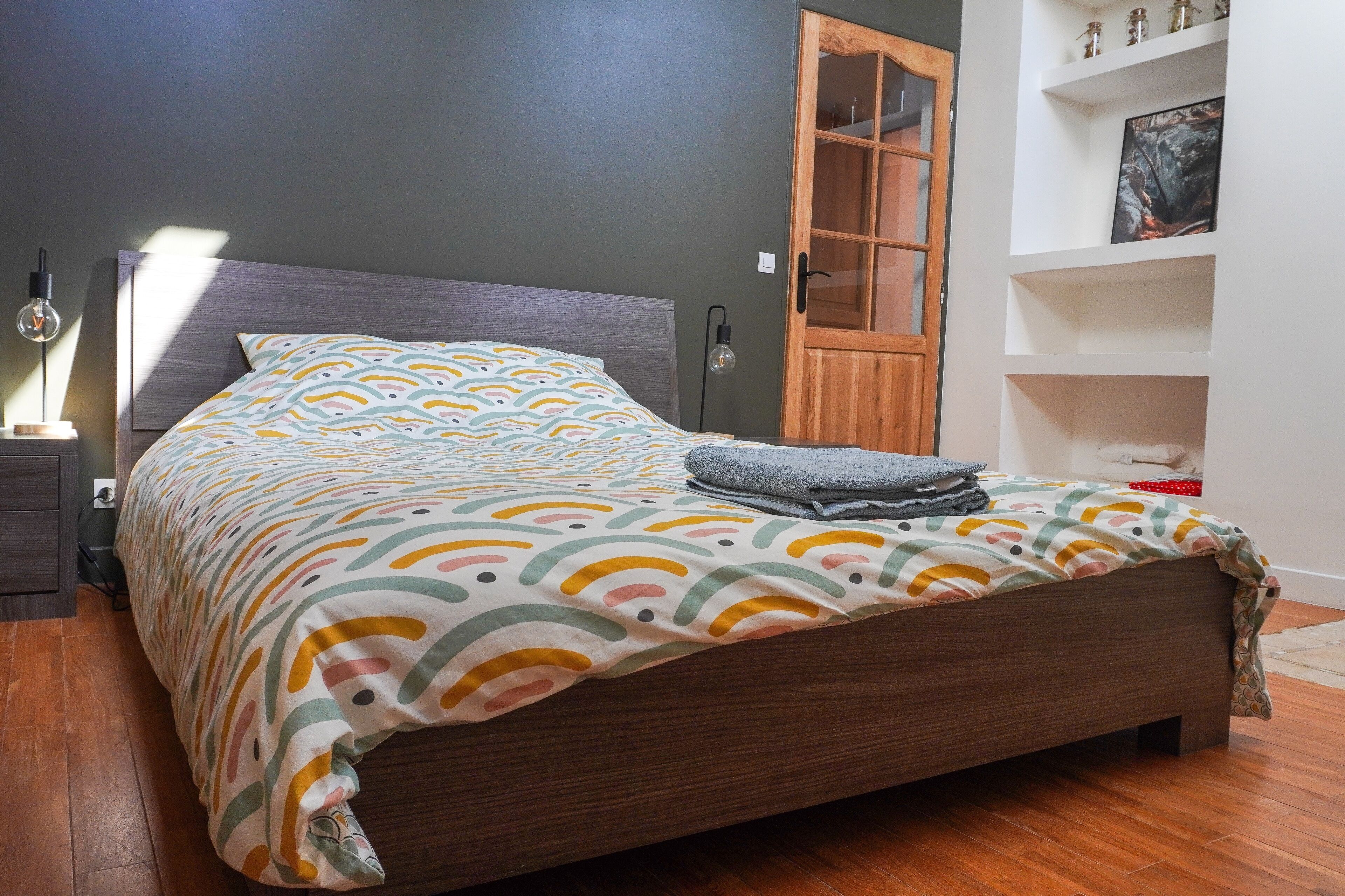 5 bedrooms, travel cot, free WiFi, bed sheets