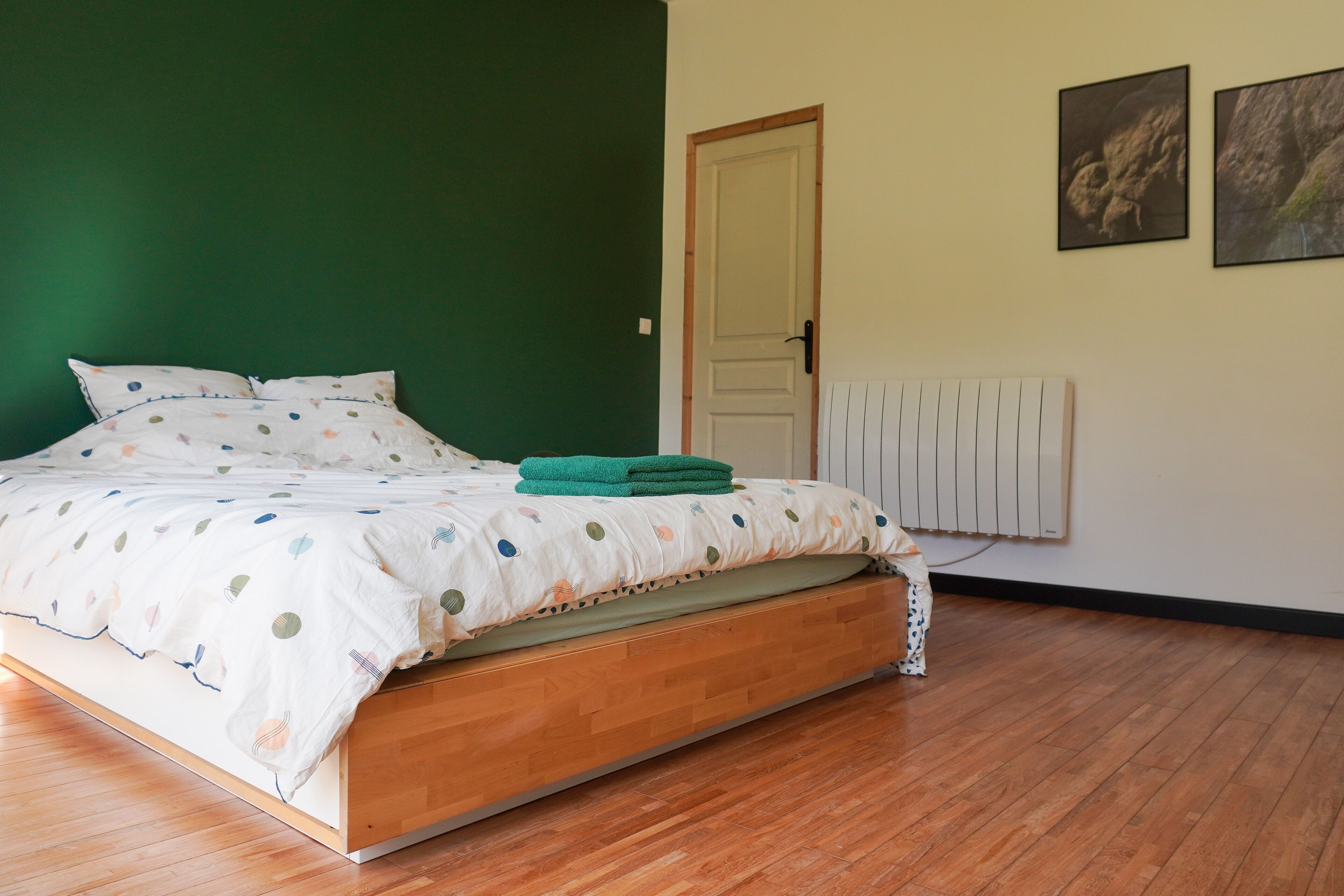 5 chambres, lit parapluie, Wi-Fi gratuit, draps fournis