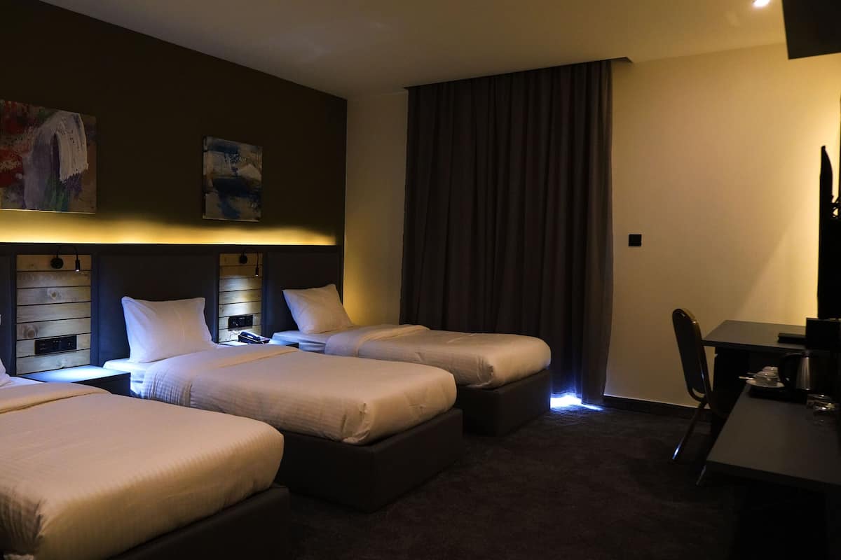 Deluxe-Dreibettzimmer | 1 Schlafzimmer, Bettwäsche aus ägyptischer Baumwolle