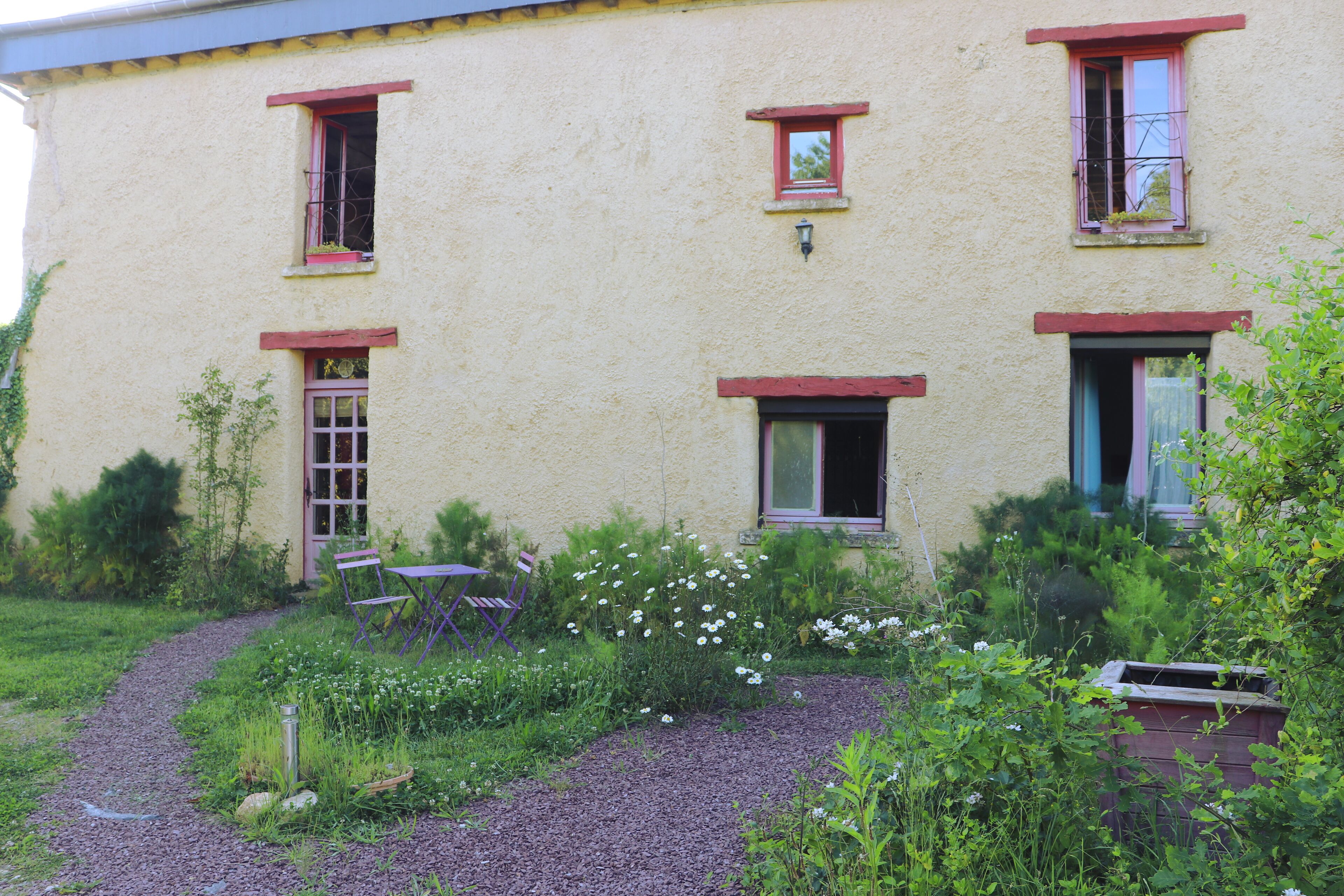 Charm and Nature - Bedroom in a mud house in the Pays de Brocéliande