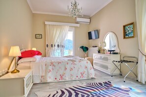 3 chambres, coffres-forts dans les chambres, fer et planche à repasser