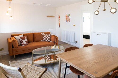 🌊 Relaxed Coastal Living – Stylish 2-Bed Flat Just Minutes from Margate Beach