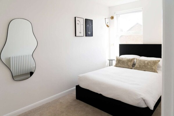 2 bedrooms, iron/ironing board, bed sheets