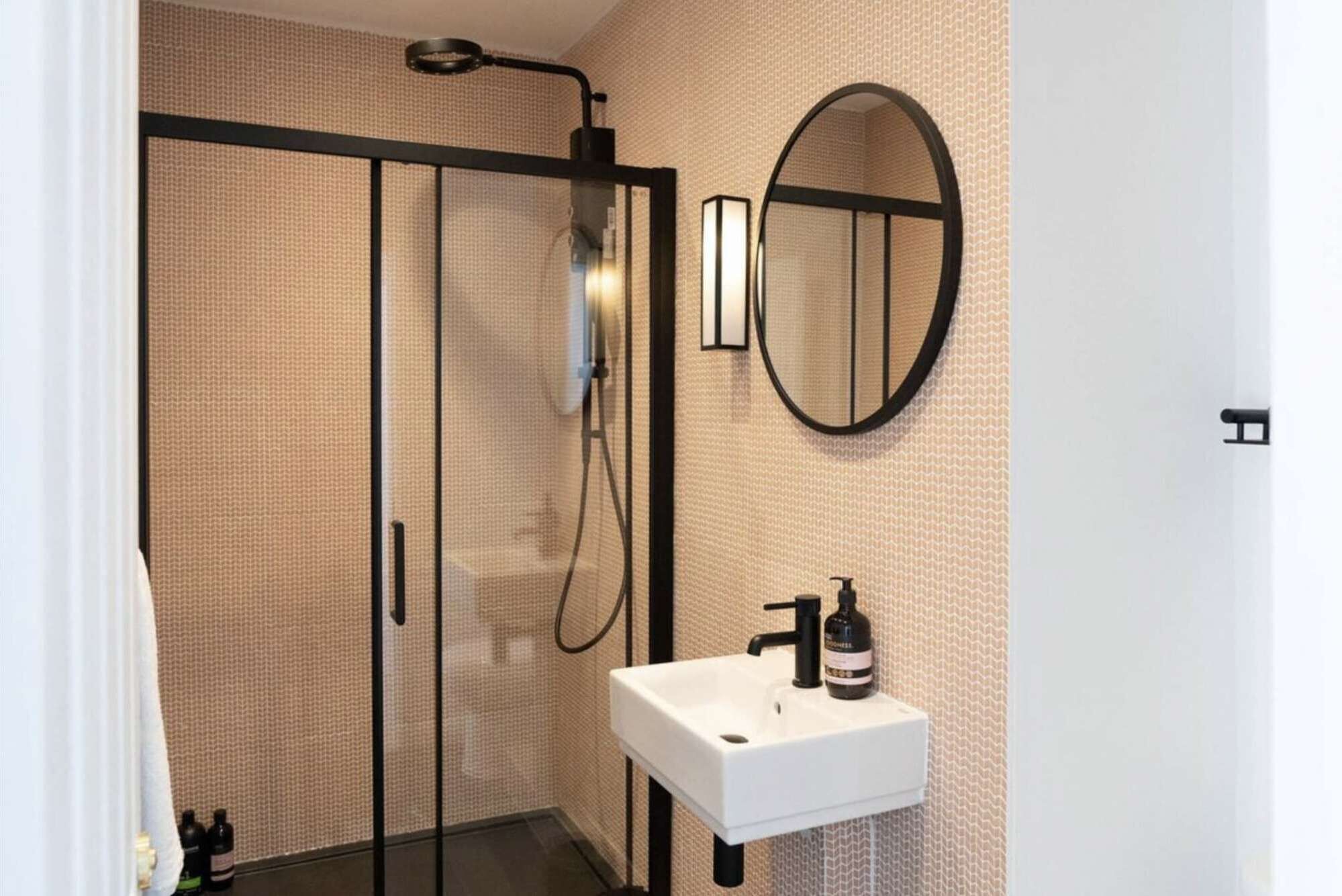 Douche, sèche-cheveux