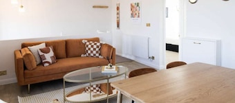 Boutique Central Margate Apartment - Edge of Old Town!