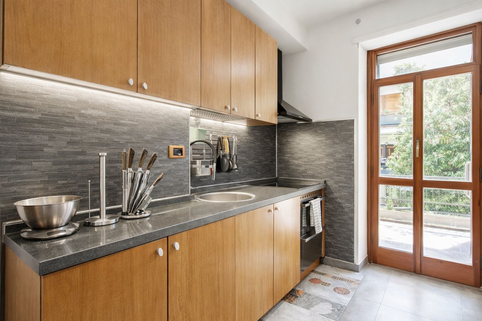 Microonde, forno, piano cottura, lavastoviglie