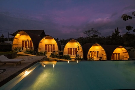 Outdoor pool, sun loungers