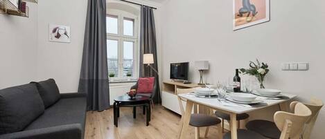 Una televisión de pantalla plana