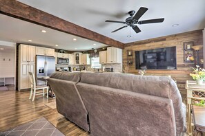 TV, fireplace, DVD player, books